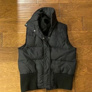 Super on trend Guess vest 50% feather 50% down